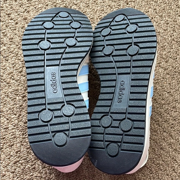 Adidas Women's White and Blue Cloudfoam Sneakers NWT - Picture 7 of 7